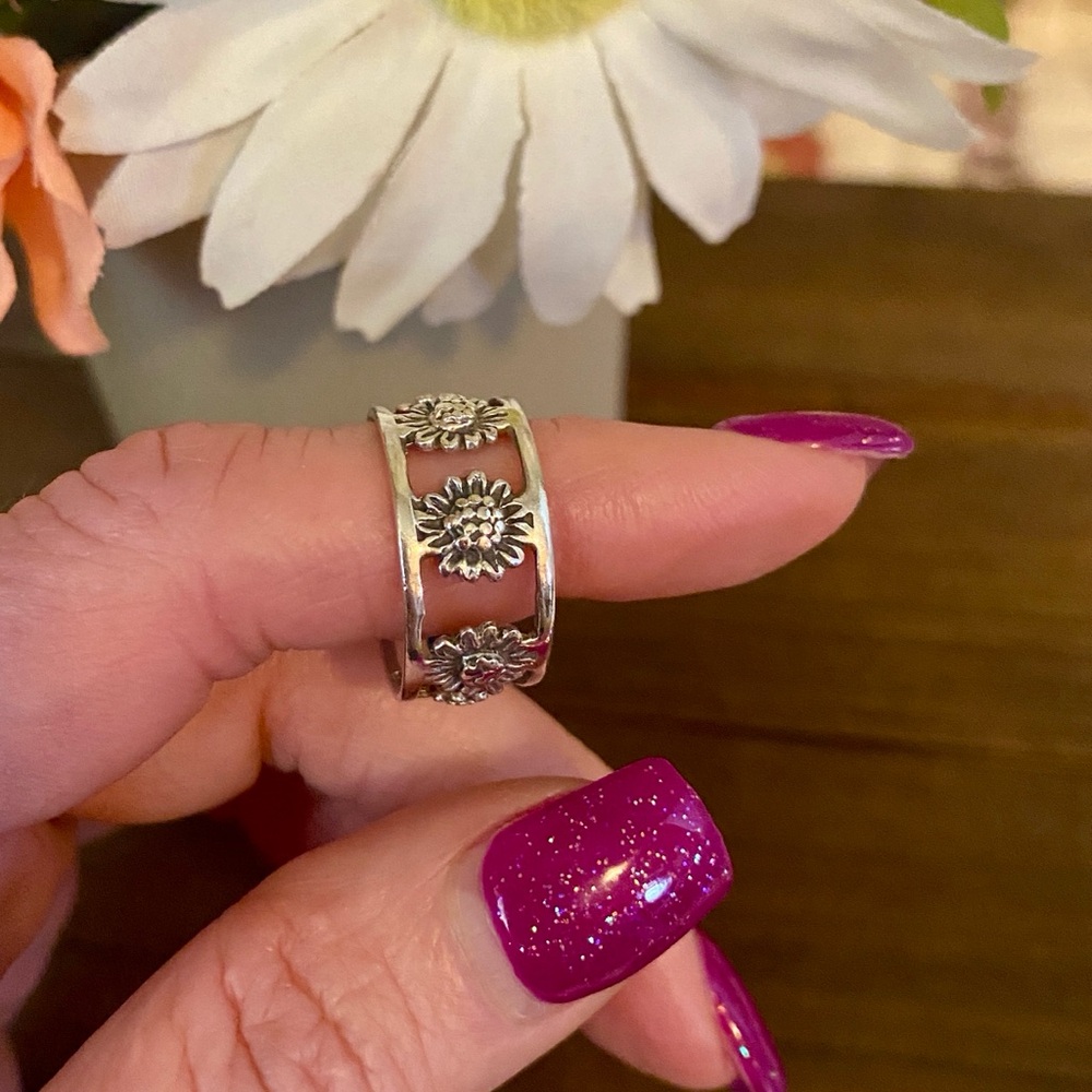 *SOLD* Sterling Sunflower Band Ring🌻